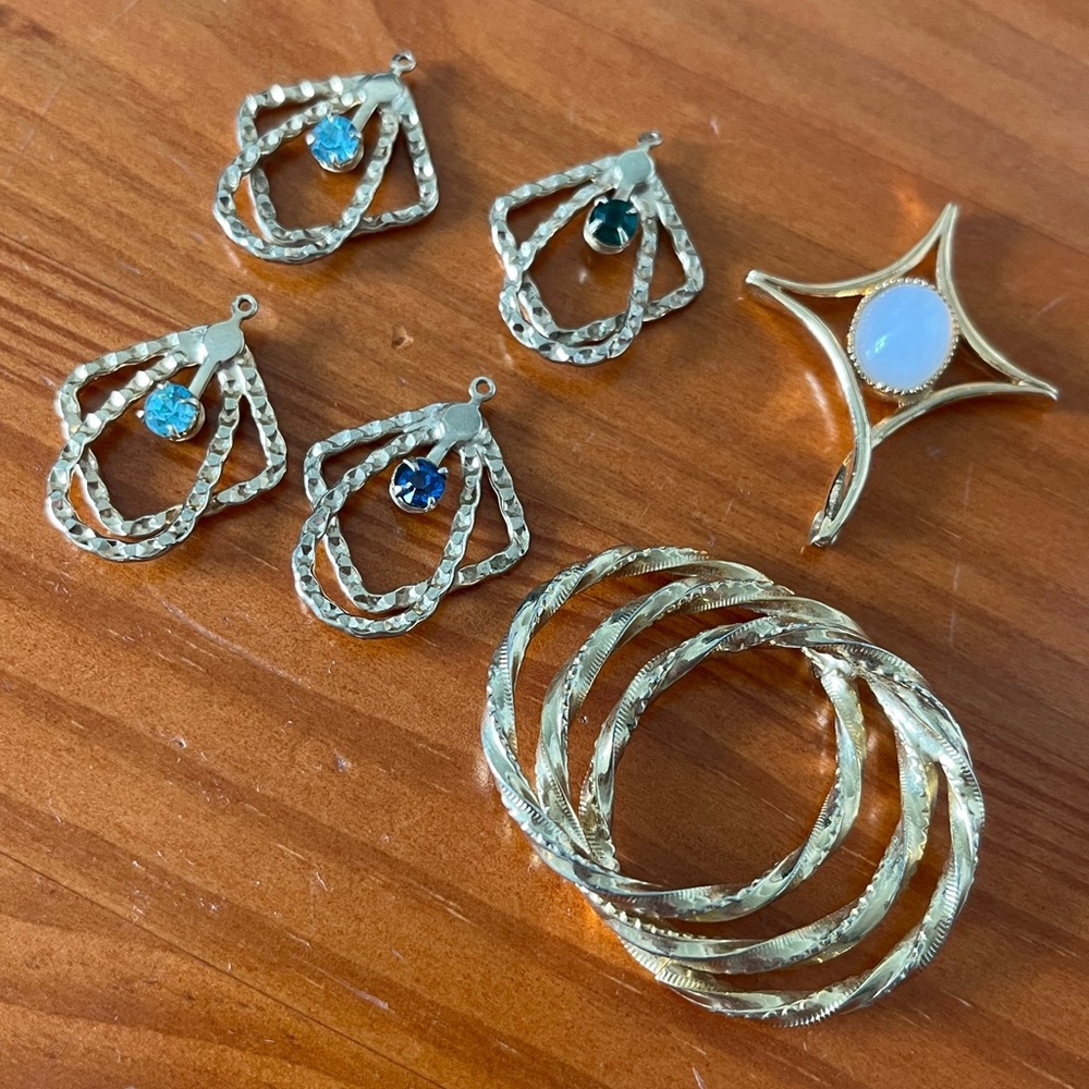Necklace pendants